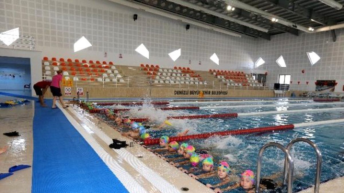Denizli\'de 1 Yılda 12 Bin Kişi Yüzme Öğrendi