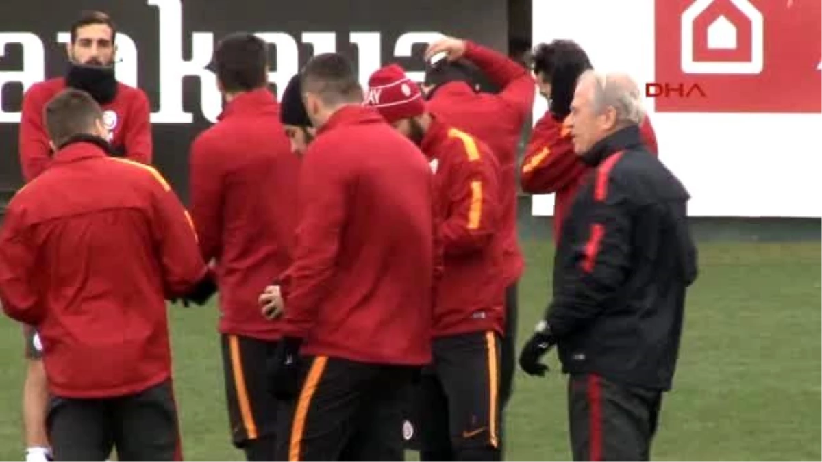 Galatasaray Teknik Direktörü, UEFA\'dan Uyarı Mektubunun Transferi Engellediğini Açıkça Söyledi