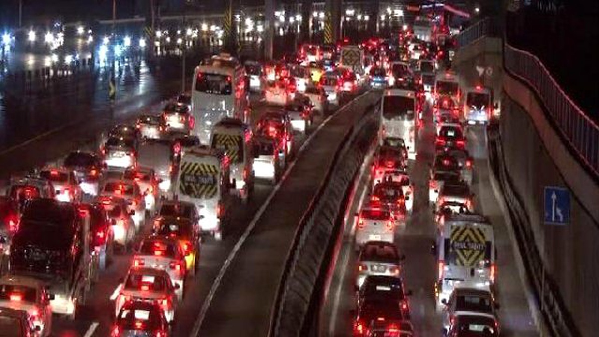 İstanbul\'da Trafik Yoğunluğu Yüzde 89\'a Ulaştı