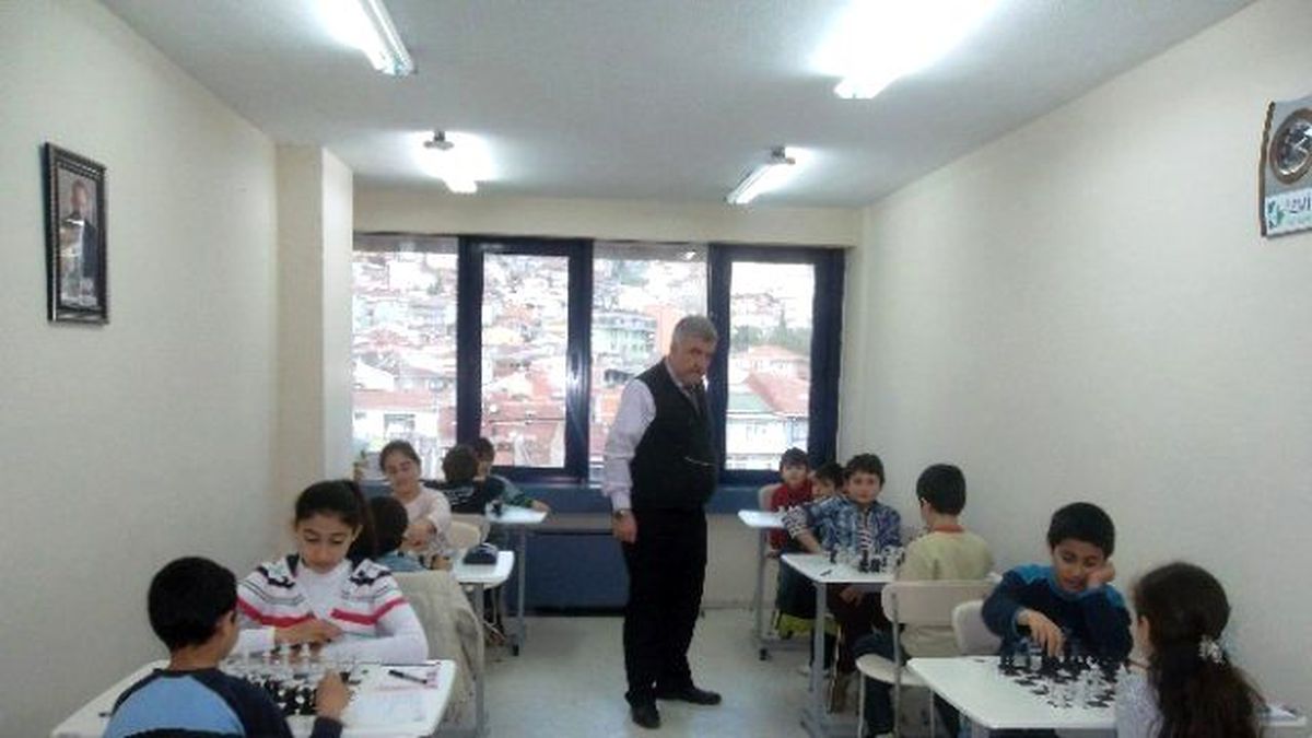 İzmit\'te Yaklaşık 8 Bin Çocuk Satranç Eğitimi Aldı