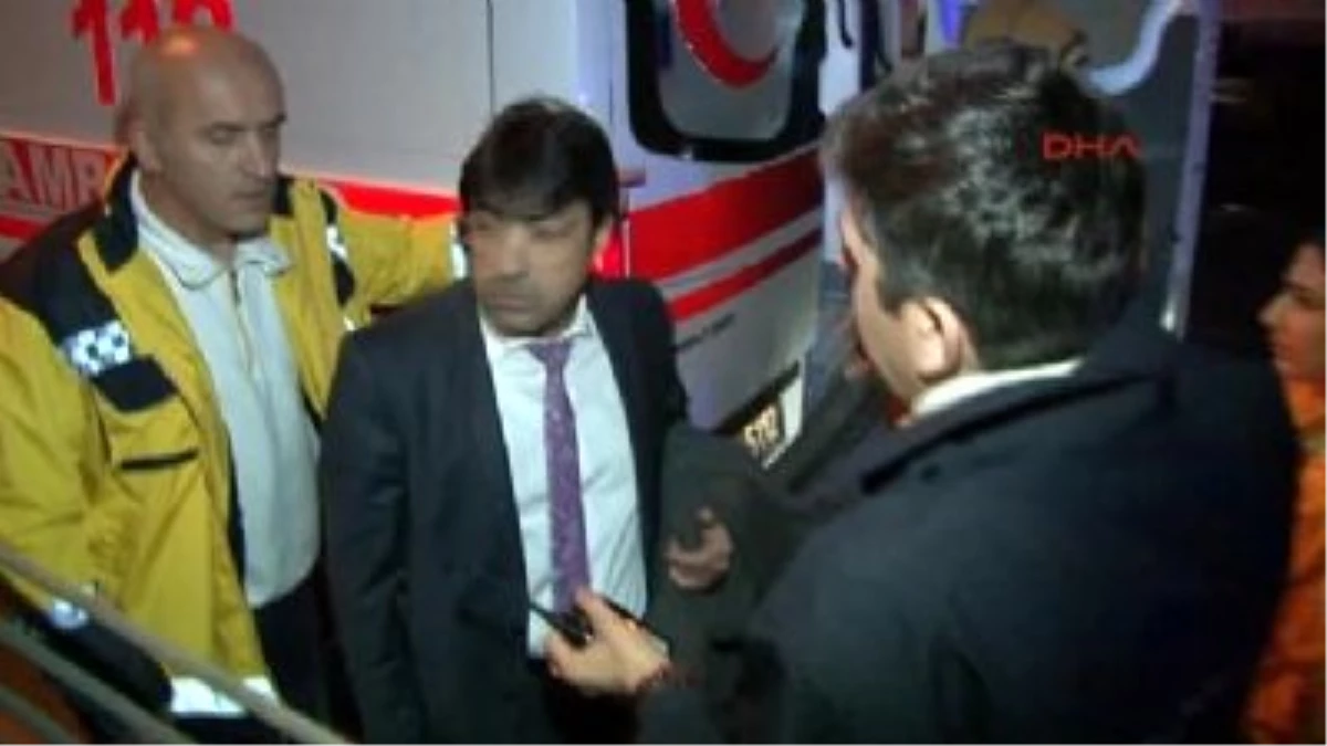 Kadıköy\'de Takla Atan Otomobil Metrobüs Yoluna Girdi