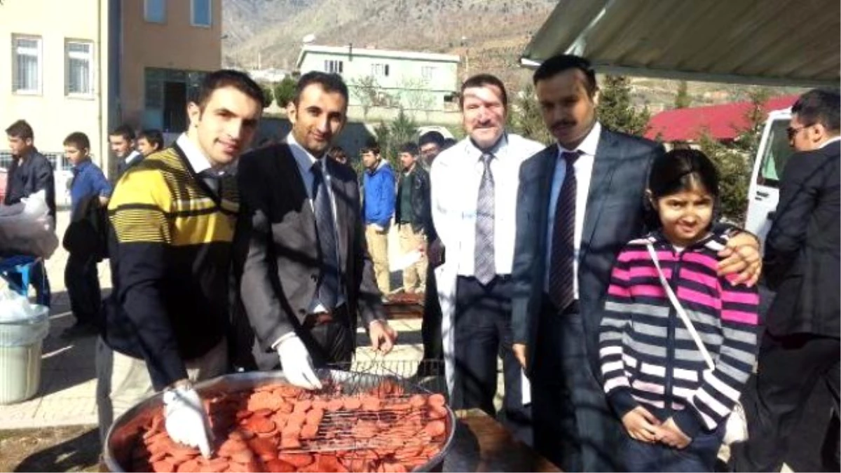 Kahramanmaraş'ta Bin Kişiye Ekmek Arası Sucuk