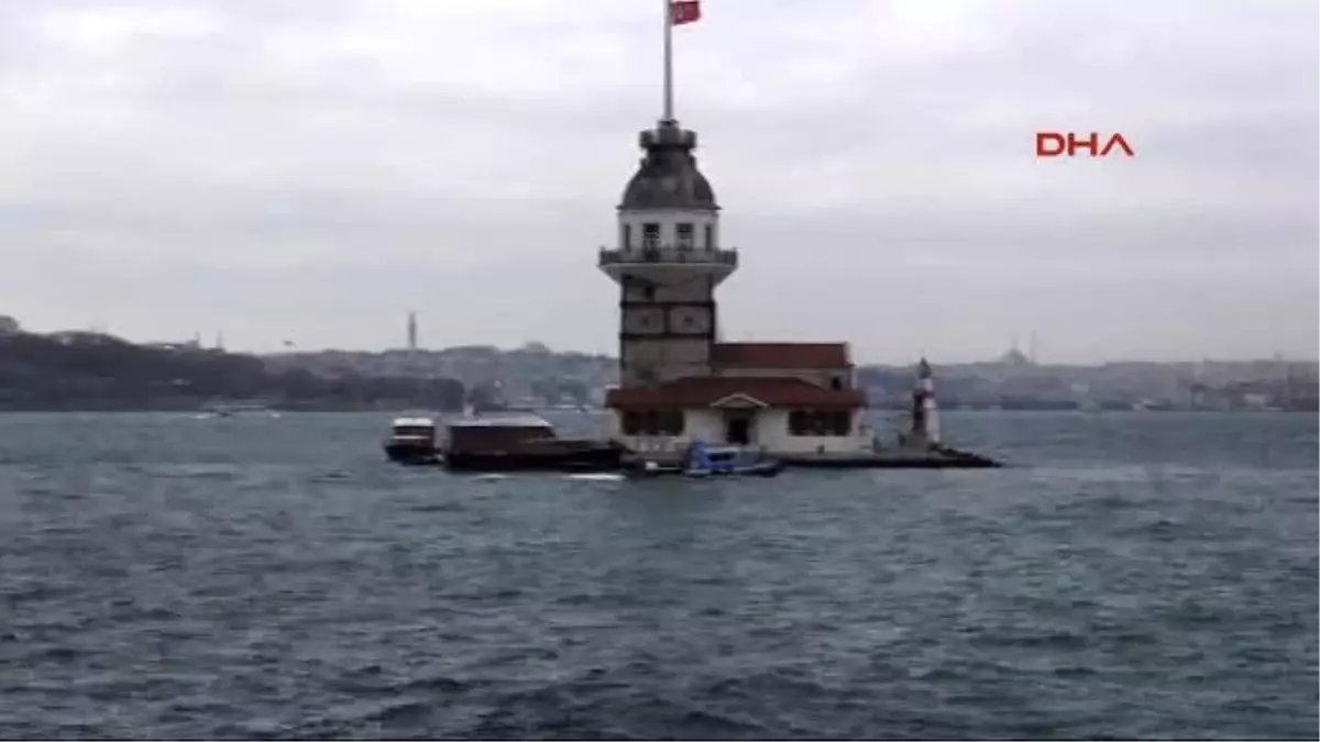 Kız Kulesi\'nde Eylem Yapan 2 Kişi Gözaltına Alındı