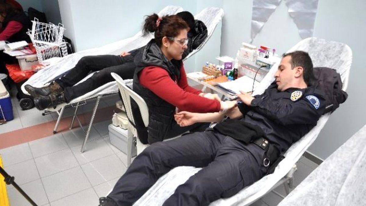 Polis ve Gazetecilerden Kan Bağışı