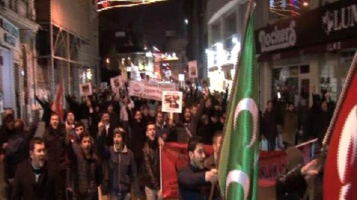 Rusya Başkonsolosluğu Önünde Alperen Ocaklarından Protesto