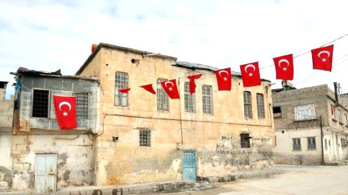 Şehit Üsteğmenin Ailesine Aldığı Evi Belediye Yenileyecek