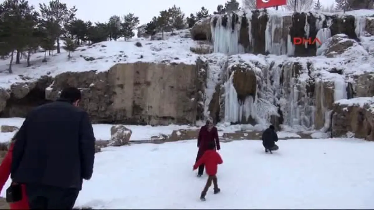 Sivas Donan Şelale Pamukkale\'yi Andırdı