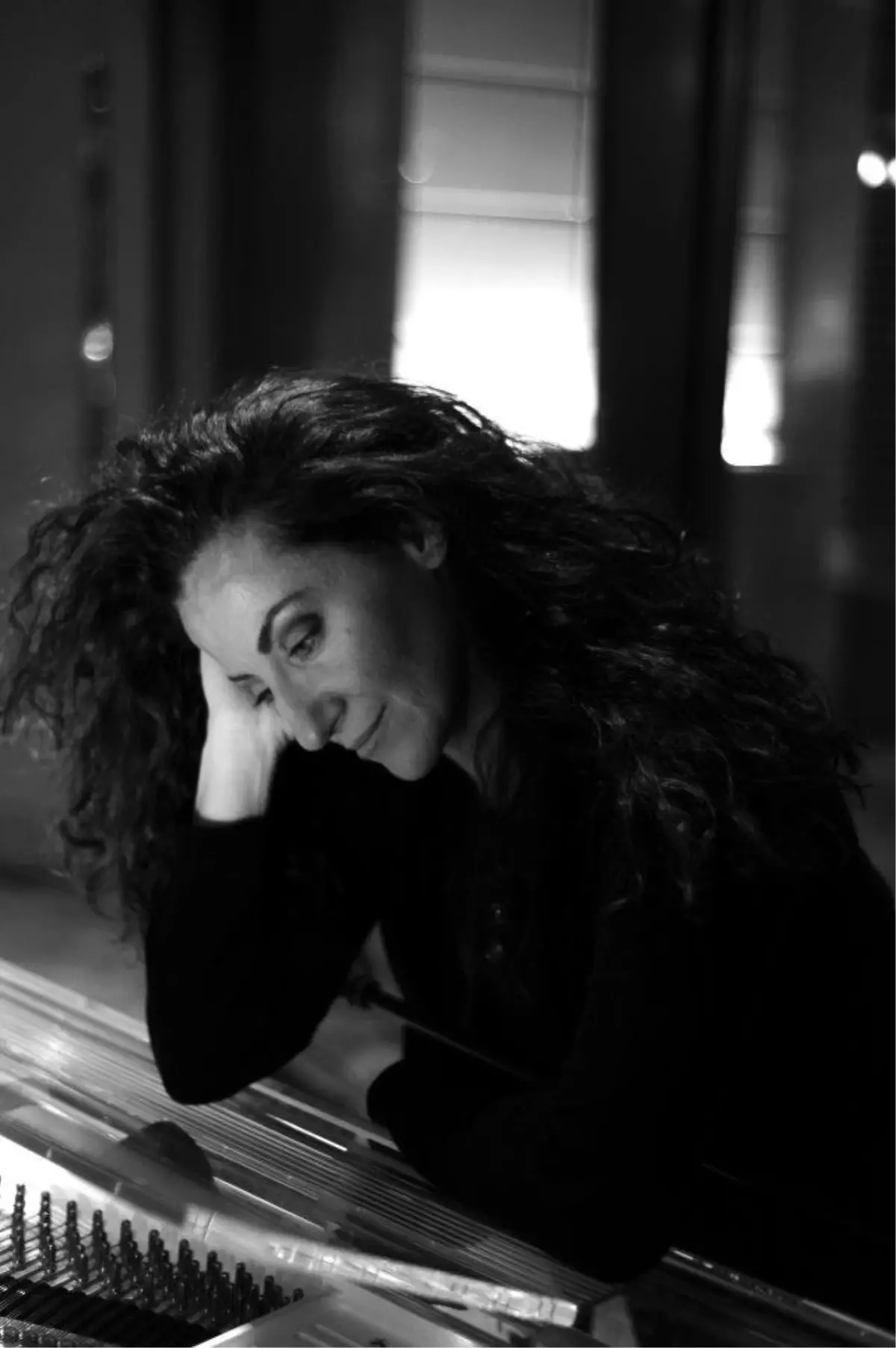 Soğuk Kış Günleri Aslı Güral\'ın Notalarıyla Isınıyor