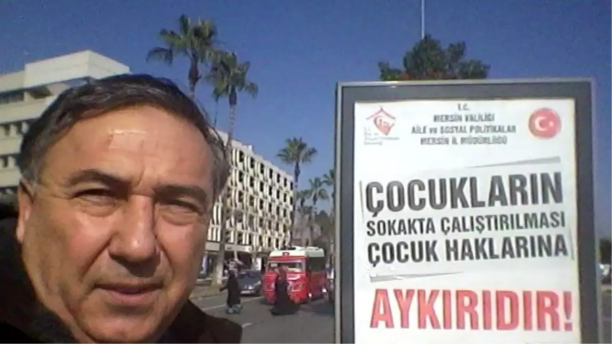 Sokakta Çalışan Çocuklara Karşı Afişli Uyarı