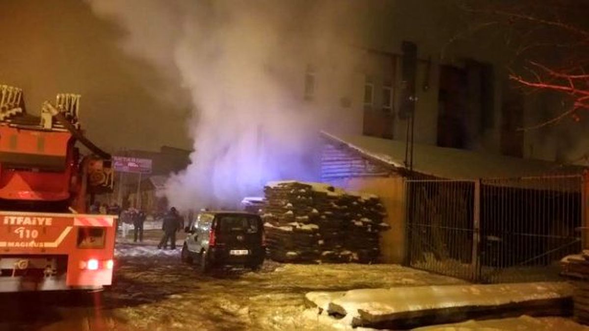 Ankara\'da Mobilya İmalathanesinde Yangın