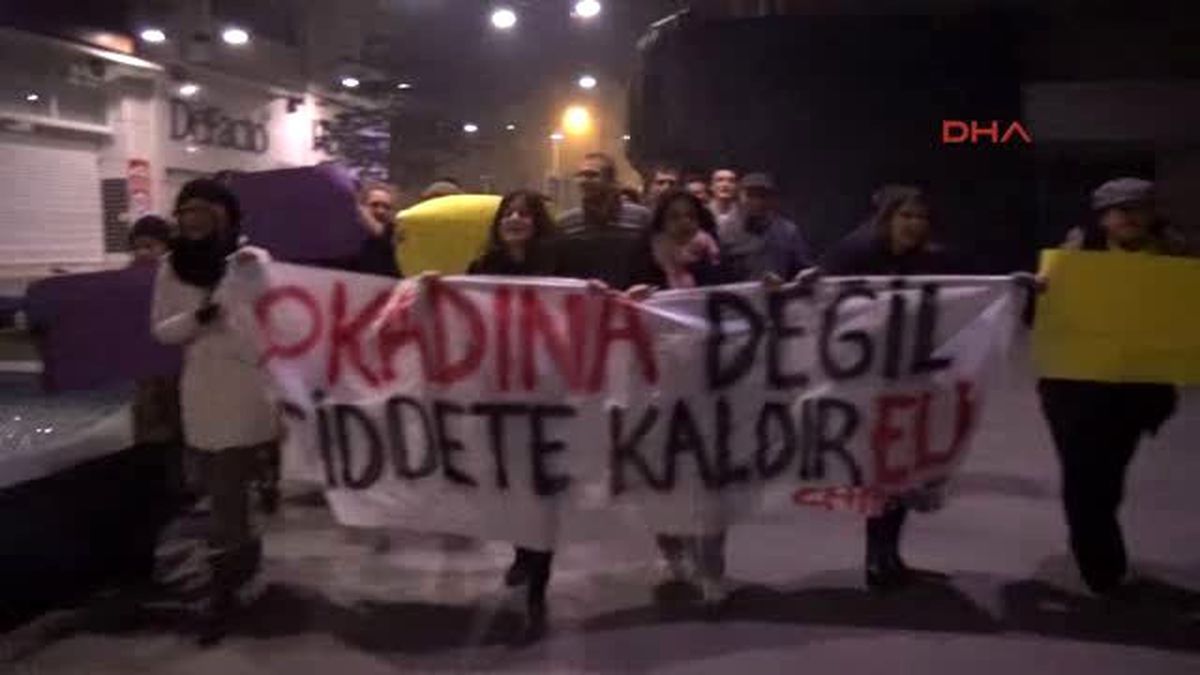 Antalya-İstanbul\'daki Tecavüz Olayı Antalya\'da Protesto Edildi