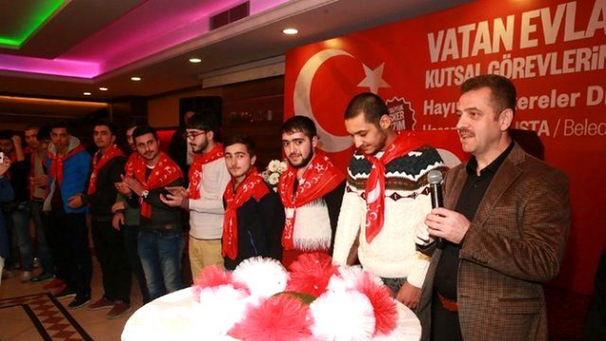 Askere Gidecek Gaziosmanpaşalı Gençlere \'Kınalı\' Uğurlama