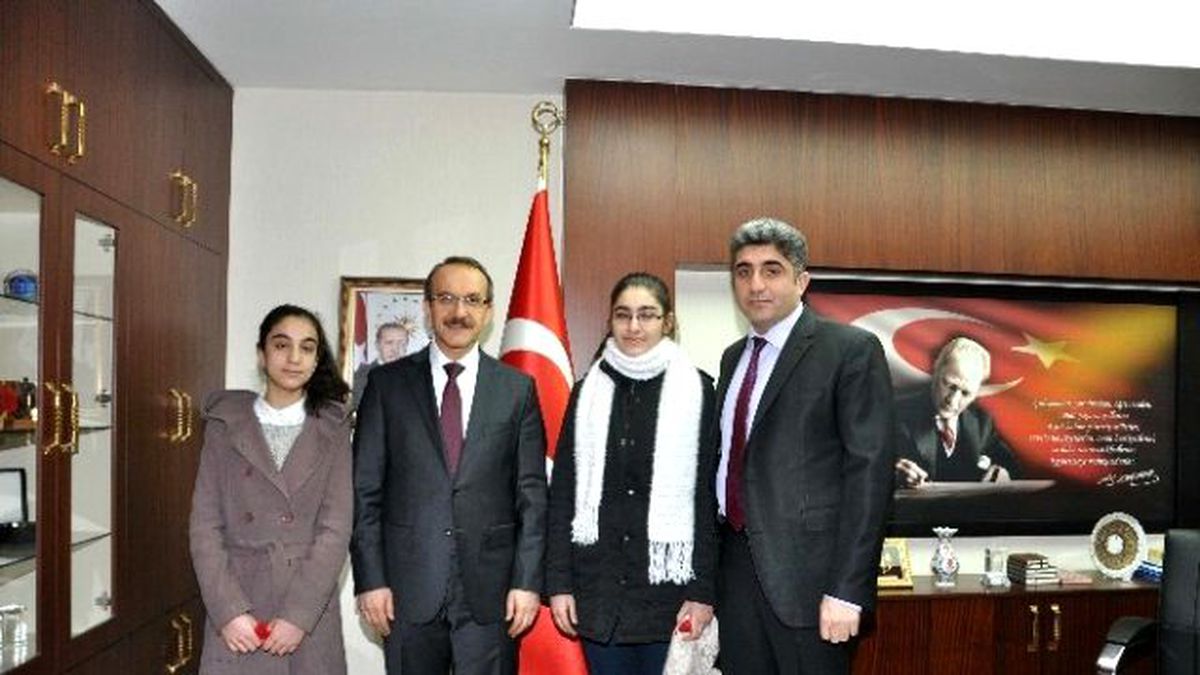 Başarılı Öğrencilerden Vali Yavuz\'a Ziyaret