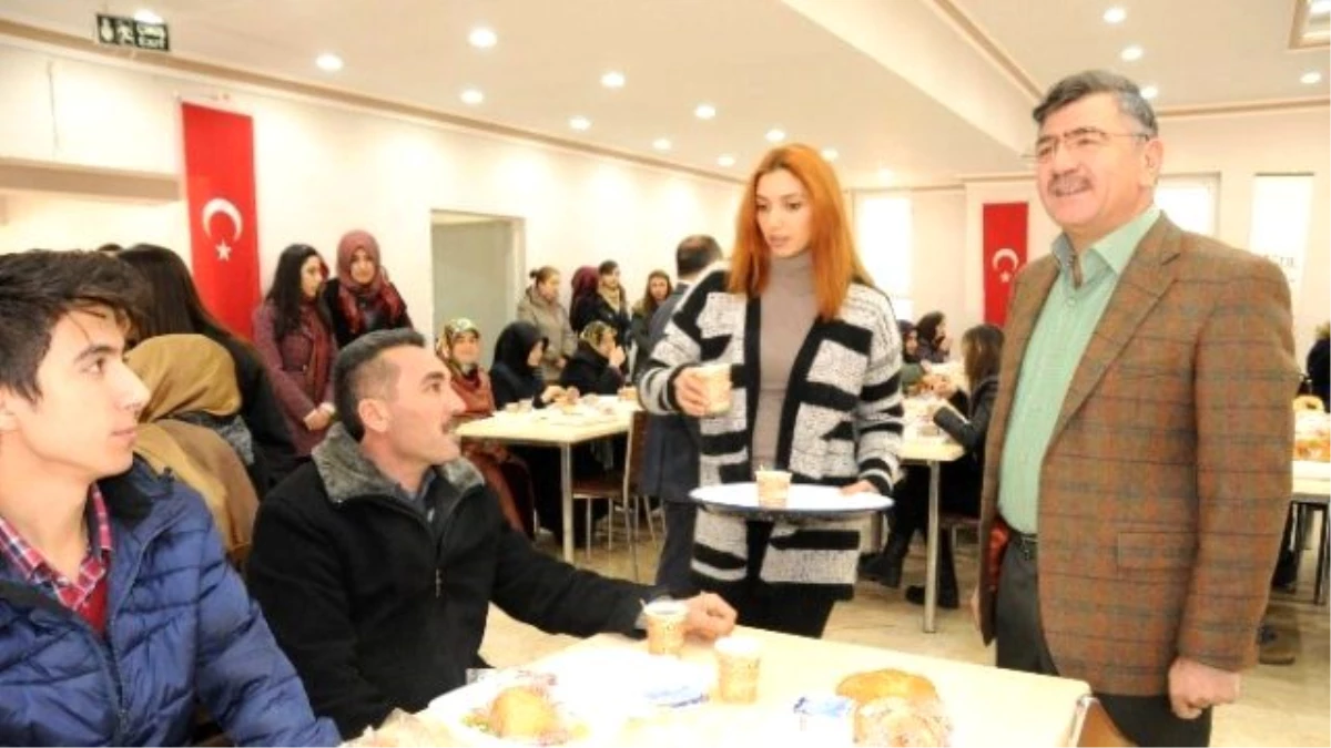 Başkan Akdoğan, Burs Alan Öğrencilerle Kahvaltıda Buluştu