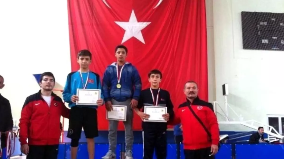 Battalgazi Belediye Spor Güreş Takımından Büyük Başarı