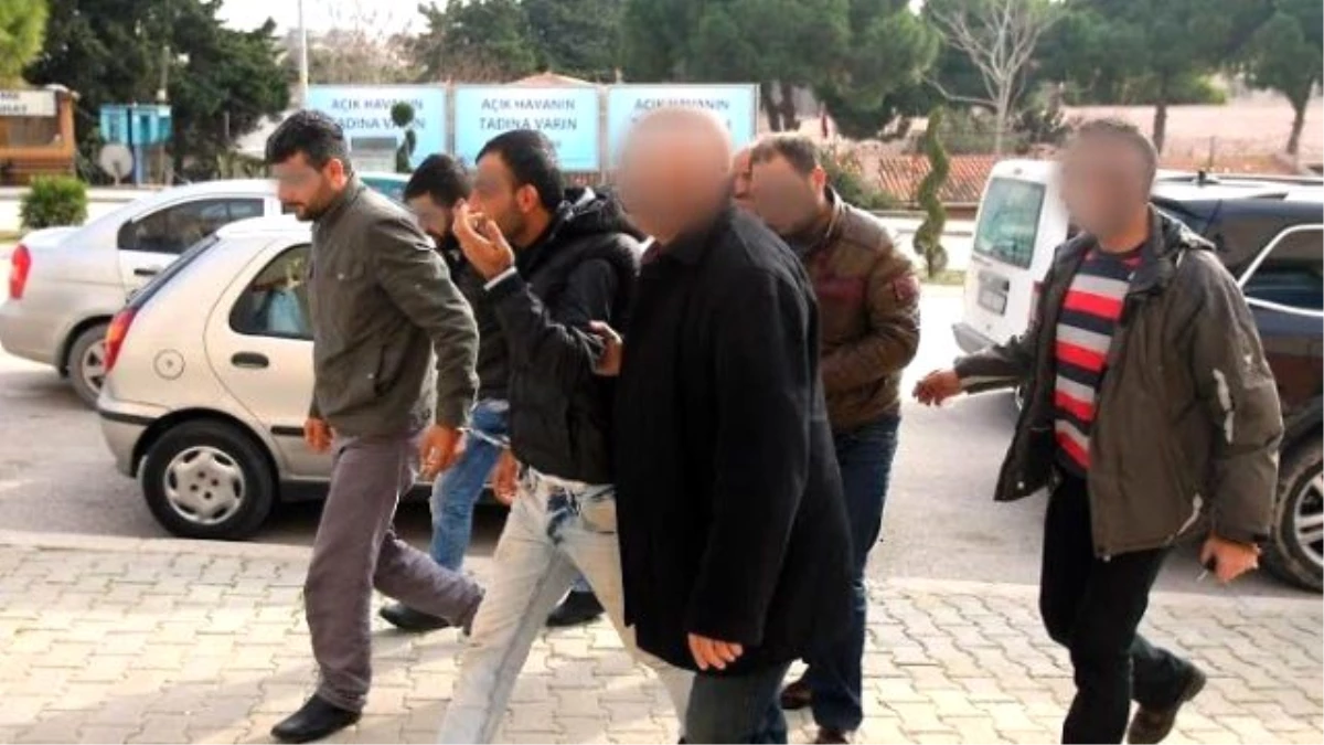 Çeşme\'de Dört İnsan Kaçakçısı Tutuklandı
