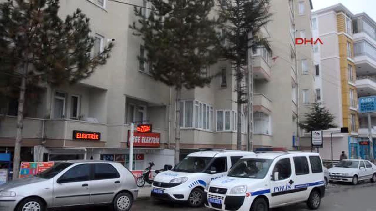 Çorum İstanbul\'daki Kazada Şehit Olan Polisin Acısı Memleketi Çorum\'daki Ailesine Ulaştı-2