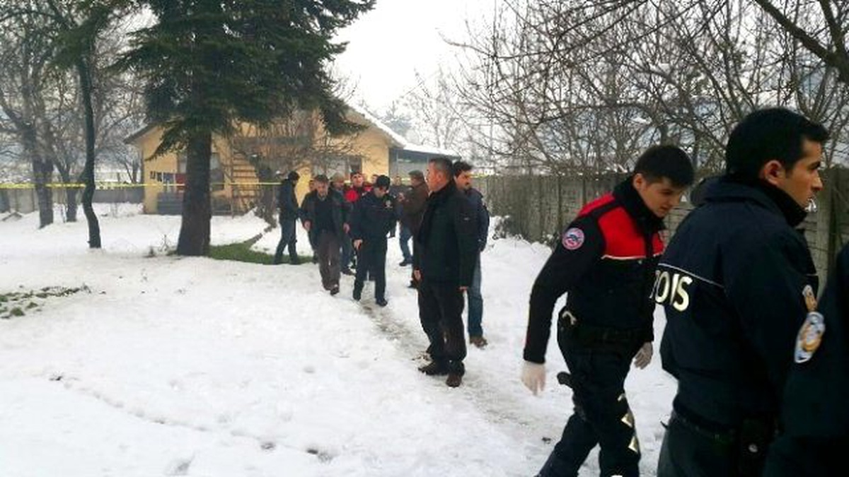 Düzce\'de 3 Kişi Boğazları Kesilerek Öldürülmüş Halde Bulundu