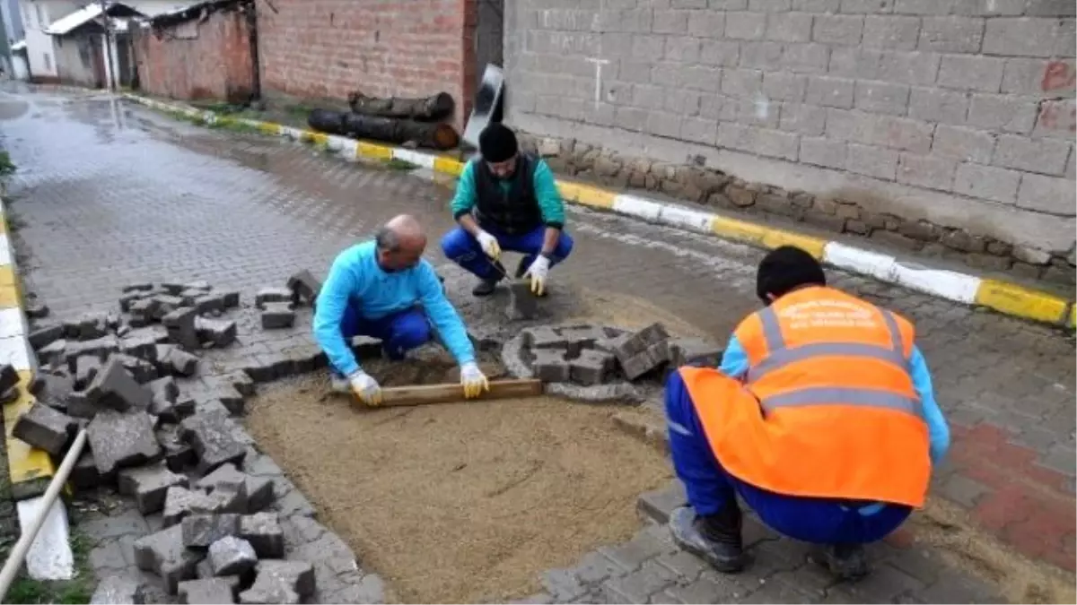 Eşme\'de Üstyapı Tamiratları Gerçekleştirildi