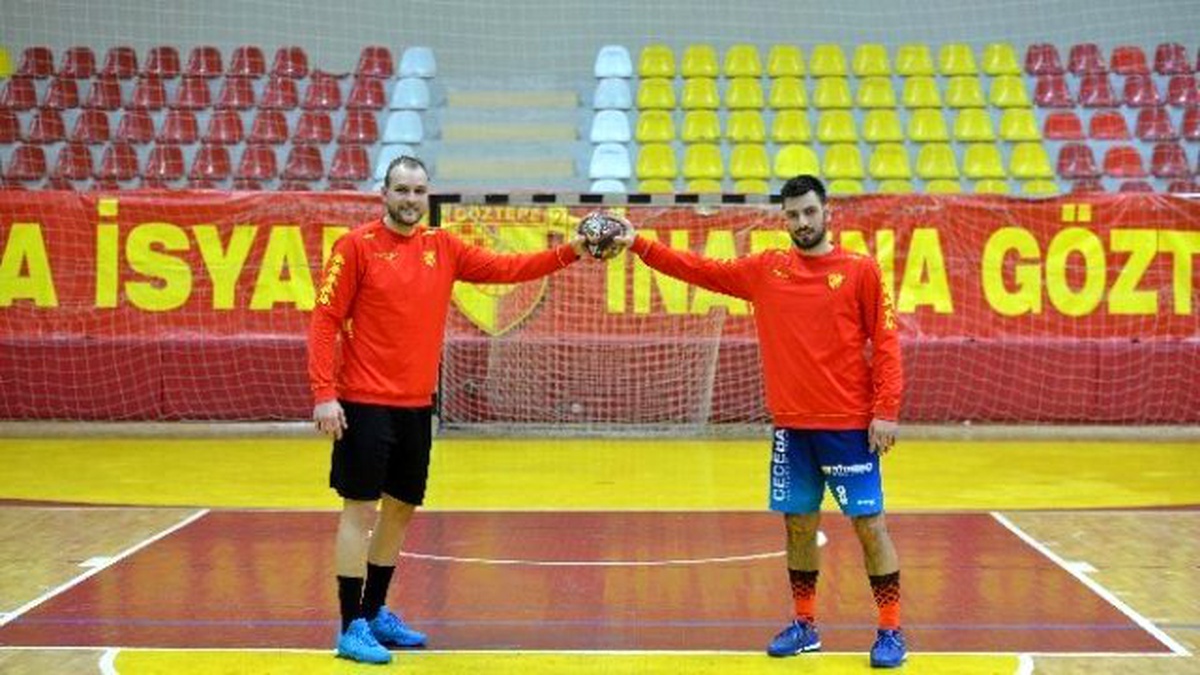 Göztepe Hentbol Takımı\'ndan 2 İmza