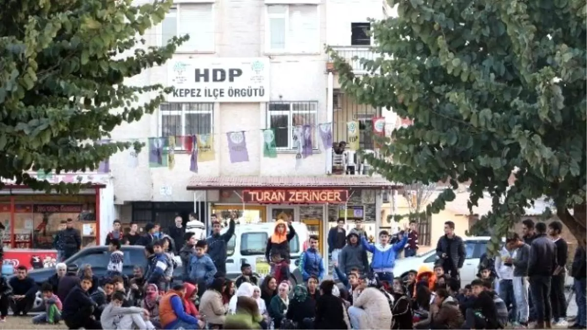 Hdp\'nin İzinsiz Çadırına Polis Engeli