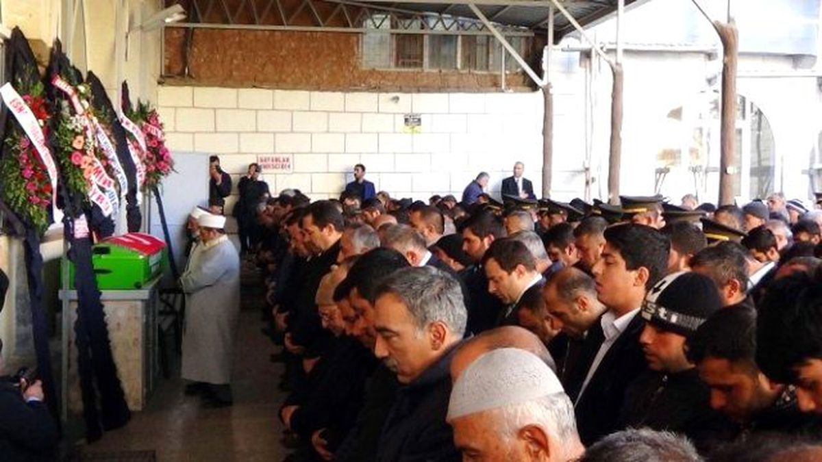 Işid\'in Roketli Saldırısında Ölen Öğrencinin Cenazesi Toprağa Verildi