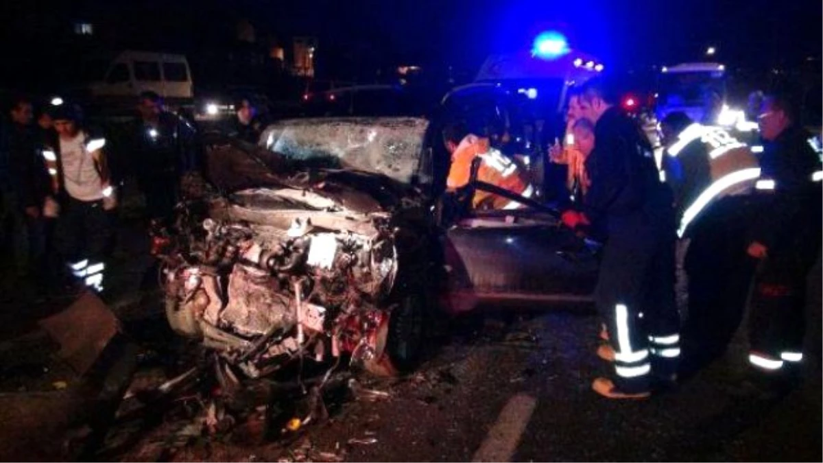 Kamyona Çarpan Araç Sürücüsü Yaralandı