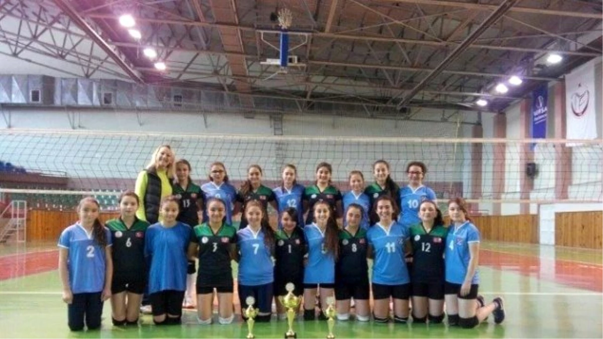 Nevşehir\'de Küçük Kızlar Voleybol Kulüp Maçları Tamamlandı
