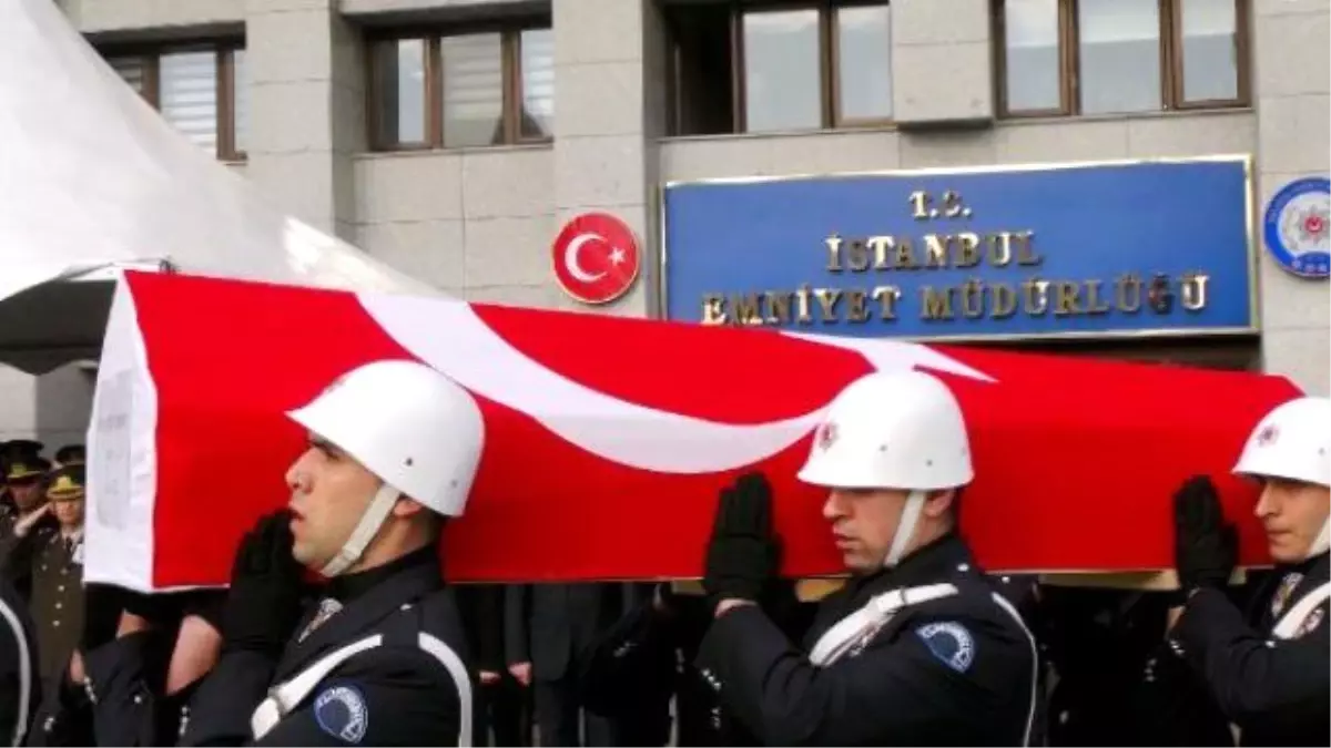 Şehit Polis İçin Emniyet Müdürlüğünde Tören