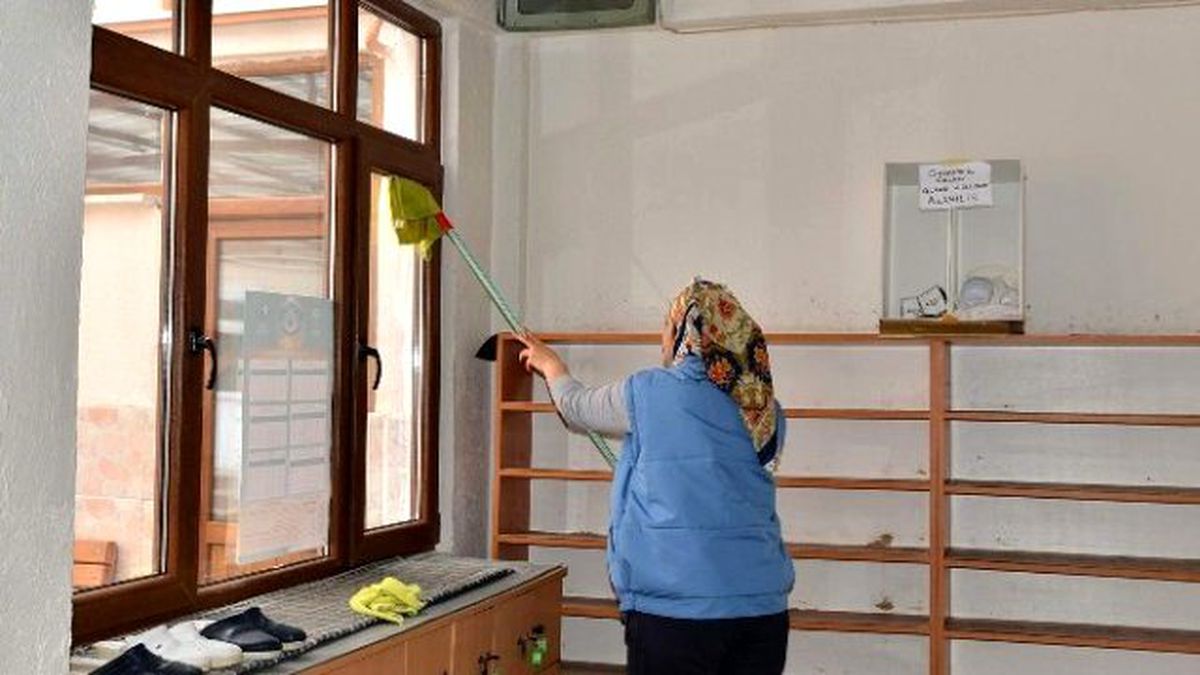Tepebaşı\'nın Camileri Özenle Temizleniyor