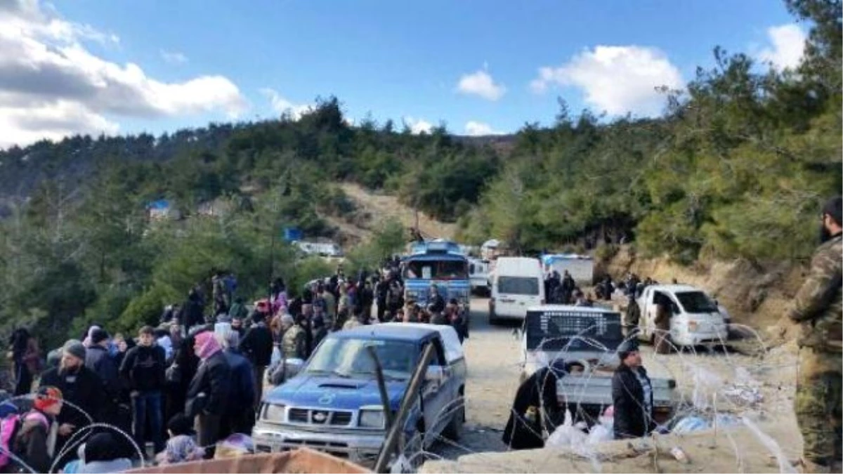Türkmenler, Sınırdan Yayladağ\'a Geçmeye Başladı