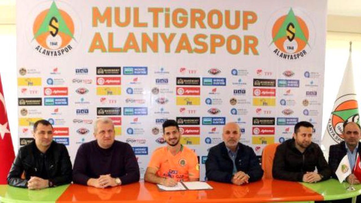 Alanyaspor Multigroup Emre Akbaba ile Sözleşme İmzaladı