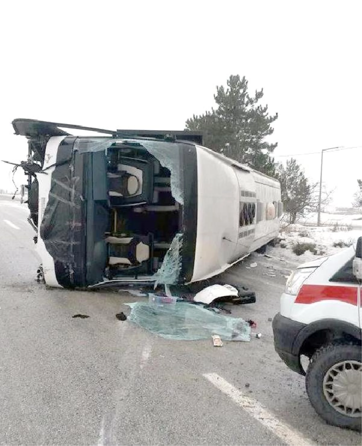 Ankara\'da Yolcu Otobüsü Devrildi: 15 Yaralı