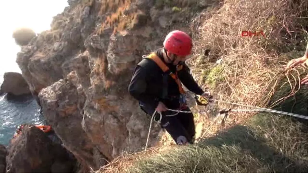 Antalya Falezlerde Gezen 3 Genç Düştü