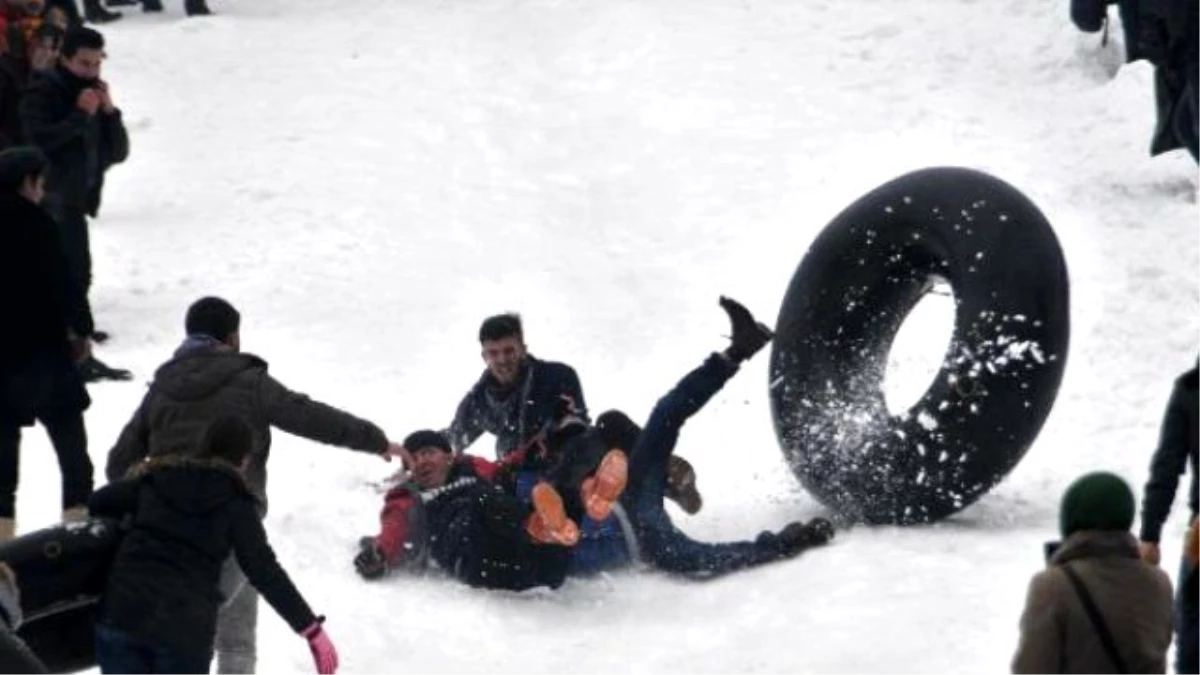 Ayder Kardan Adam Şenliği Renkli Görüntülerle Başladı