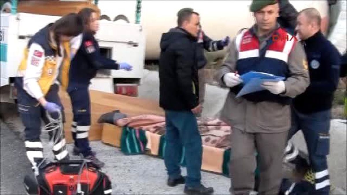 Balıkesir Aşırı Hızdan Devrilen Lpg Yüklü Tankerin Şoförü Öldü