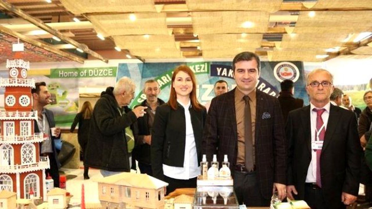 Başkan Yemenici ve Akçakoca Basını Fuar Standını Ziyaret Etti