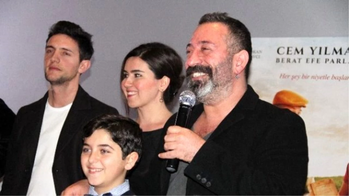 Cem Yılmaz, Mersin\'de İftarlık Gazoz Filminin Galasına Katıldı