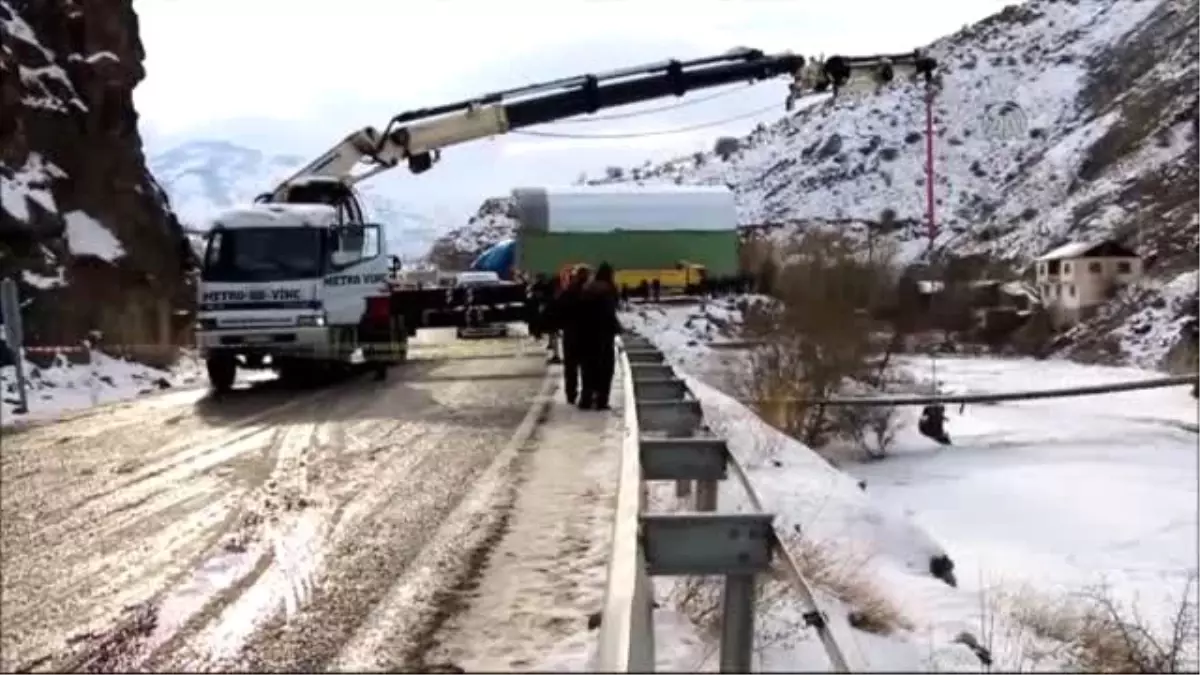 Çoruh Nehri\'ne Düşen Çocuğu Arama Çalışmaları Sürüyor