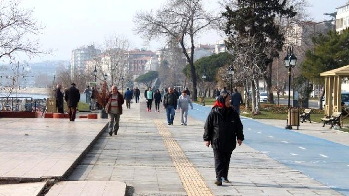 Havalar Isındı Tekirdağlılar Sahile Akın Etti