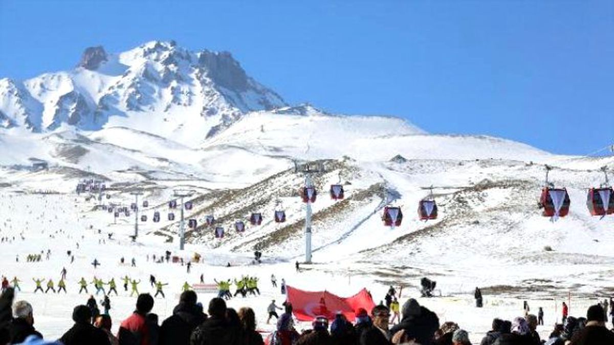 Kayakseverler Tatilde, Erciyes\'e Akın Etti