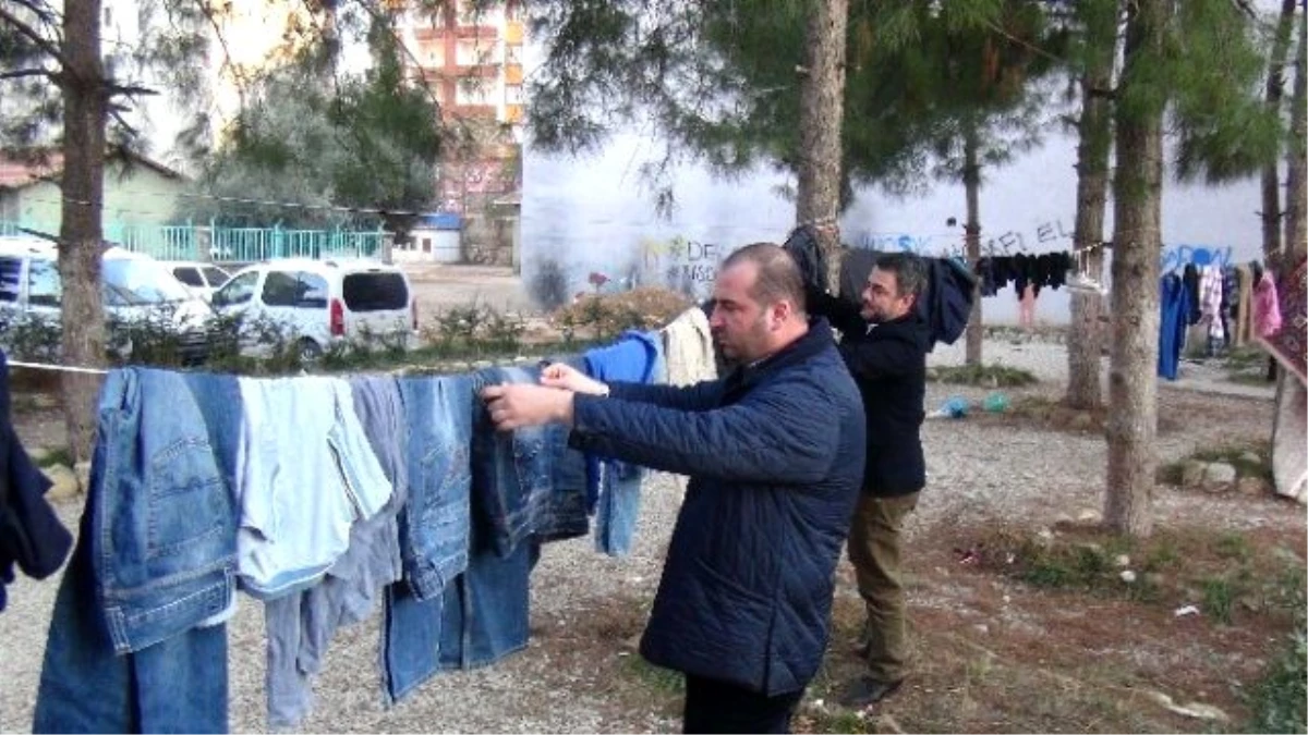 Kızıltepe\'de Askıda Elbise Kampanyası Başlatıldı