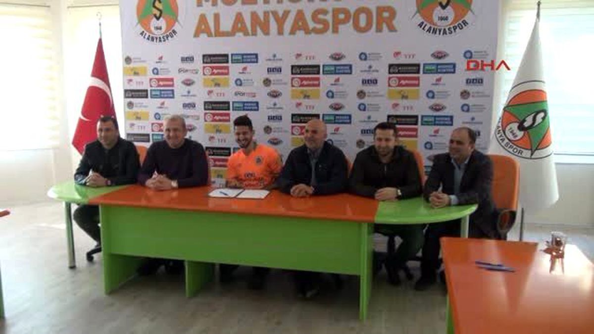 Multigroup Alanyaspor Emre Akbaba ile Sözleşme İmzaladı
