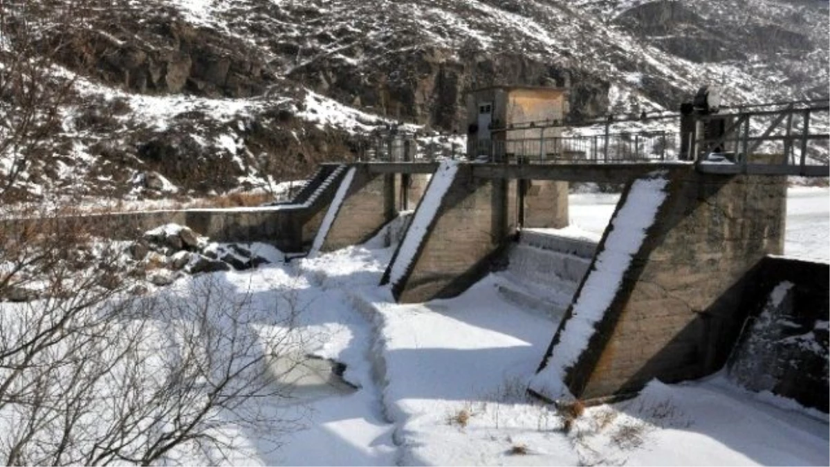 Soğuklar Kars\'ta Hes Barajını Dondurdu