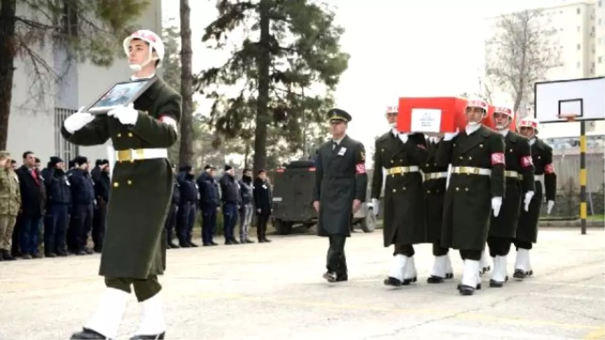 Sur\'da Şehit Olan Astsubay Son Yolculuğuna Uğurlandı