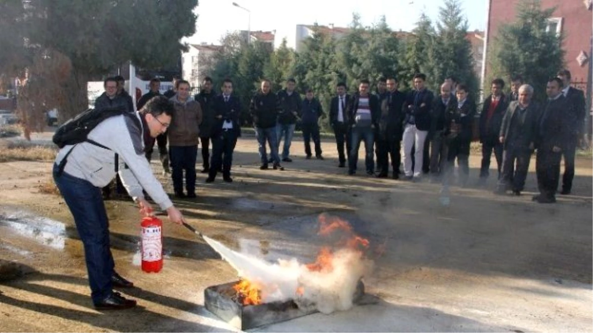 Üniversite Personeline Yangınla Mücadele Eğitimi Verildi