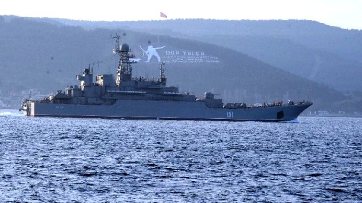 2 Rus Savaş Gemisi Çanakkale Boğazı\'ndan Geçti