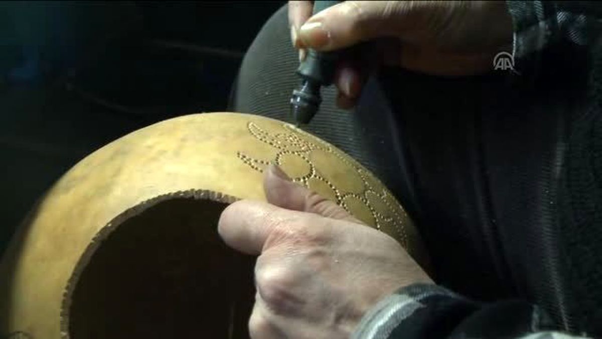 Bal Kabağını Sanat Eserine Dönüştürüyor