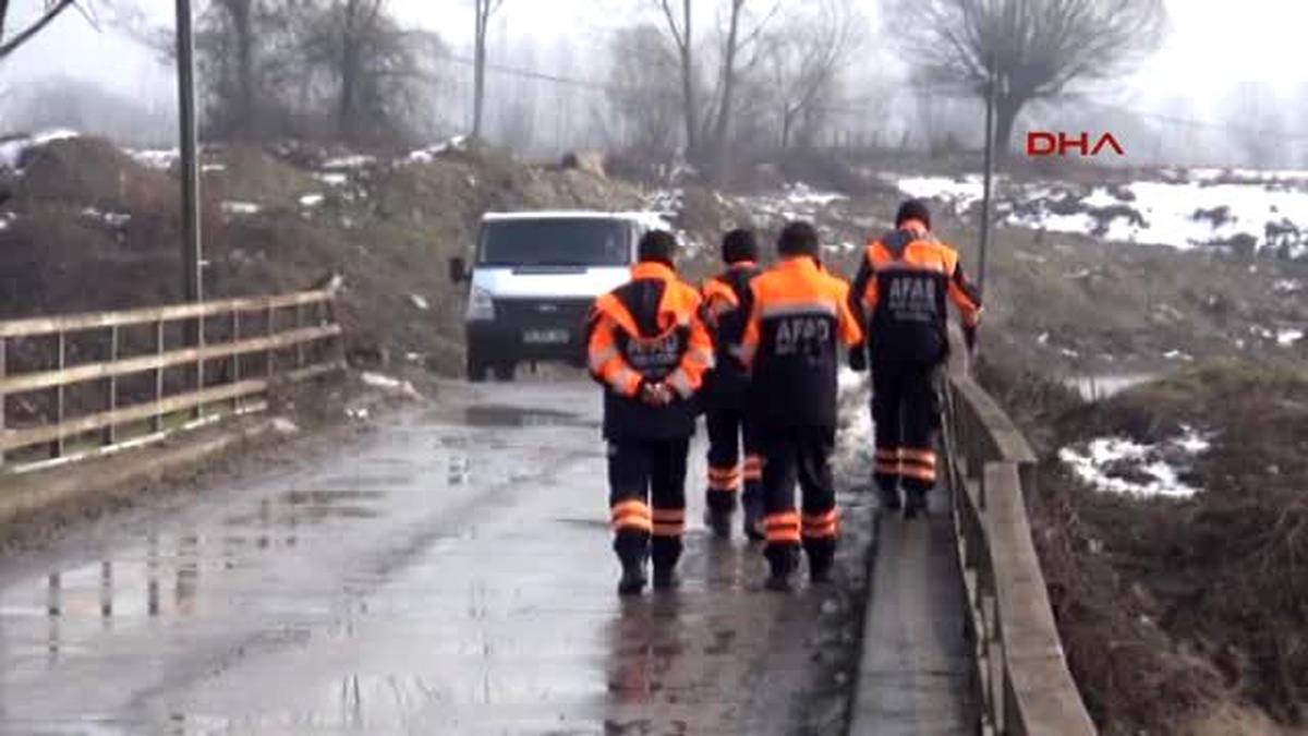 Bartın Yalova\'dan Gelen Uzman Ekip Kaybolan Avcıyı Arıyor