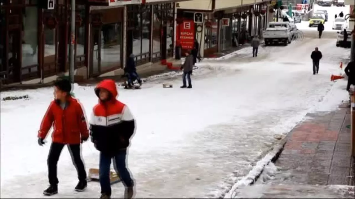 Çoruh Nehri\'nde Aranan Atakan Zor\'un Kaybolmadan 2 Gün Önceki Kızakla Kayarken Görüntüleri